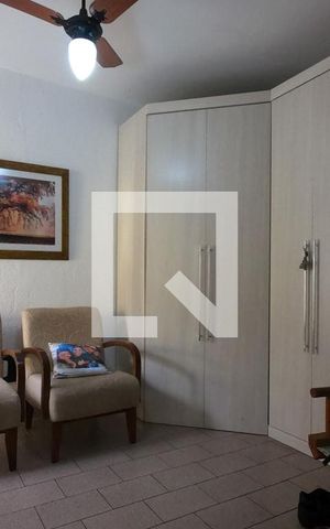 Casa à venda com 200m², 2 quartos e 2 vagas Casa à venda com 200m², 2 quartos e 2 vagasSuíte