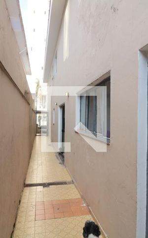 Casa à venda com 243m², 3 quartos e 2 vagasLateral da casa