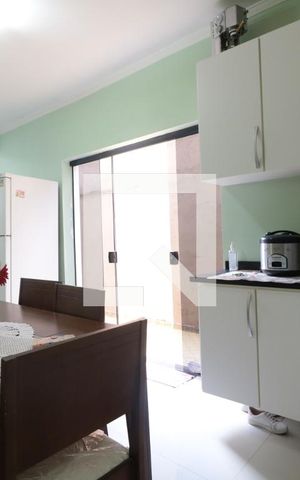 Casa à venda com 243m², 3 quartos e 2 vagasCozinha 