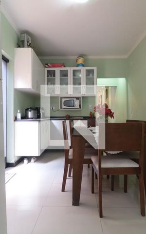 Casa à venda com 243m², 3 quartos e 2 vagasCozinha 