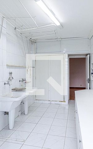 Apartamento à venda com 450m², 5 quartos e 3 vagas Apartamento à venda com 450m², 5 quartos e 3 vagasArea de Serviço