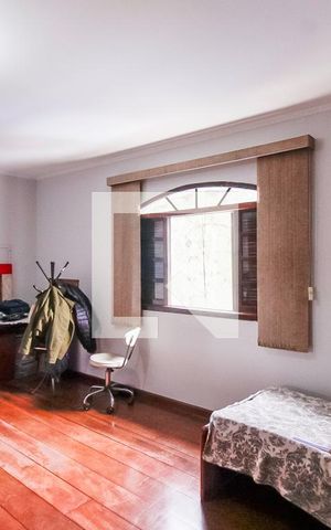 Casa à venda com 432m², 4 quartos e 8 vagas Casa à venda com 432m², 4 quartos e 8 vagasQuarto