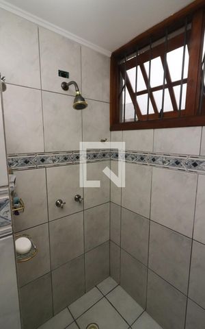 Casa à venda com 221m², 4 quartos e 2 vagasBanheiro 1