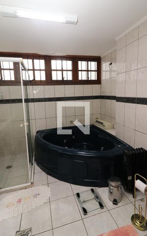 Casa à venda com 221m², 4 quartos e 2 vagasBanheiro da Suíte