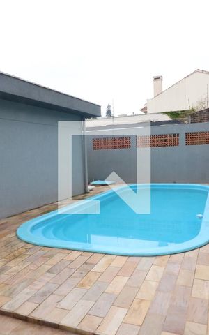 Casa à venda com 221m², 4 quartos e 2 vagasPiscina