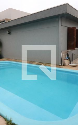 Casa à venda com 221m², 4 quartos e 2 vagasPiscina