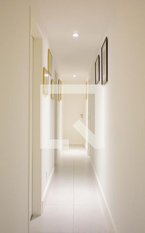 Apartamento à venda com 320m², 4 quartos e 2 vagas Apartamento à venda com 320m², 4 quartos e 2 vagasCorredor