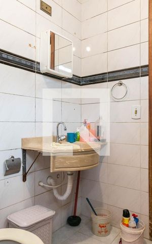 Casa à venda com 90m², 2 quartos e 2 vagas Casa à venda com 90m², 2 quartos e 2 vagasBanheiro da Suíte