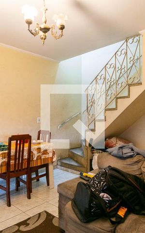 Casa à venda com 90m², 2 quartos e 2 vagas Casa à venda com 90m², 2 quartos e 2 vagasSala