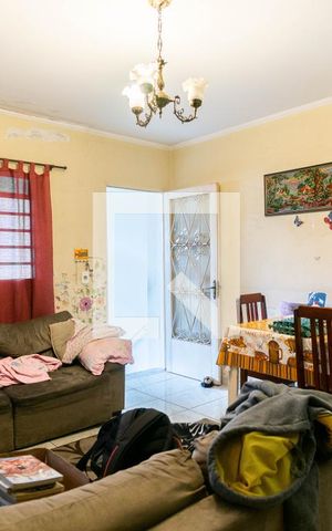 Casa à venda com 90m², 2 quartos e 2 vagas Casa à venda com 90m², 2 quartos e 2 vagasSala