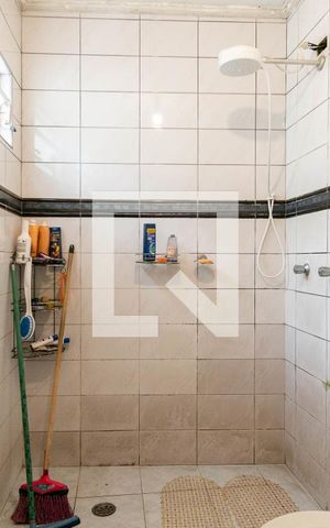 Casa à venda com 90m², 2 quartos e 2 vagas Casa à venda com 90m², 2 quartos e 2 vagasBanheiro da Suíte