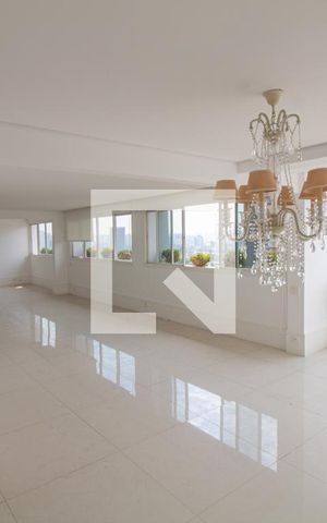 Apartamento à venda com 250m², 4 quartos e 4 vagas Apartamento à venda com 250m², 4 quartos e 4 vagasSala