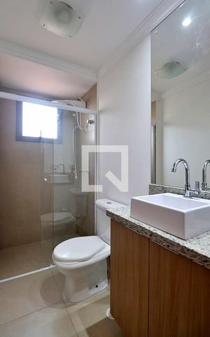 Apartamento à venda com 73m², 2 quartos e 2 vagasSuíte 1 - Banheiro