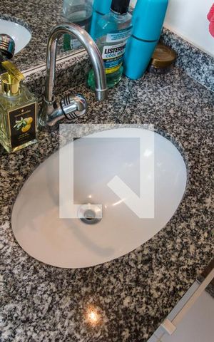 Apartamento à venda com 74m², 3 quartos e 1 vagaDetalhe do Banheiro da Suite