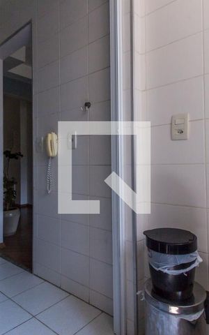 Apartamento à venda com 74m², 3 quartos e 1 vagaÁrea de Serviço