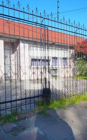 Casa à venda com 160m², 2 quartos e 4 vagasfachada 