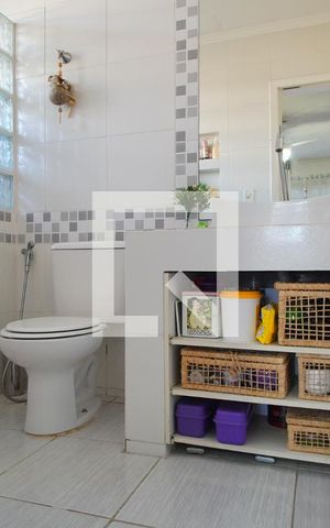 Casa à venda com 160m², 2 quartos e 4 vagasBanheiro suíte 
