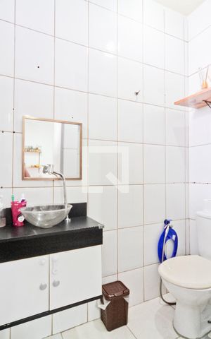 Casa à venda com 168m², 3 quartos e 2 vagas Casa à venda com 168m², 3 quartos e 2 vagasCasa 2 - banheiro