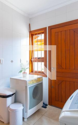 Casa à venda com 385m², 3 quartos e 4 vagas Casa à venda com 385m², 3 quartos e 4 vagasÁrea de Serviço