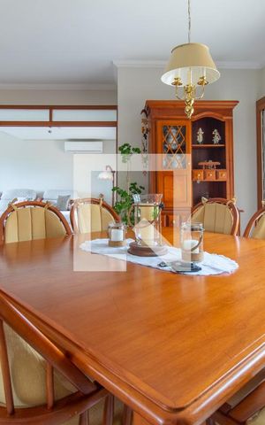 Casa à venda com 385m², 3 quartos e 4 vagas Casa à venda com 385m², 3 quartos e 4 vagasSala