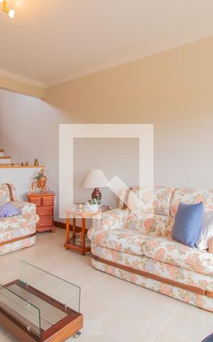 Casa à venda com 385m², 3 quartos e 4 vagas Casa à venda com 385m², 3 quartos e 4 vagasSala