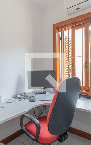Casa à venda com 385m², 3 quartos e 4 vagas Casa à venda com 385m², 3 quartos e 4 vagasQuarto de Serviço