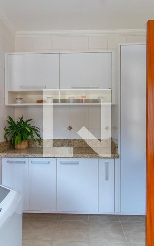 Casa à venda com 385m², 3 quartos e 4 vagas Casa à venda com 385m², 3 quartos e 4 vagasÁrea de Serviço