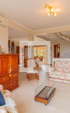 Casa à venda com 385m², 3 quartos e 4 vagas Casa à venda com 385m², 3 quartos e 4 vagasSala