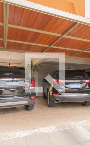 Casa à venda com 385m², 3 quartos e 4 vagas Casa à venda com 385m², 3 quartos e 4 vagasGaragem