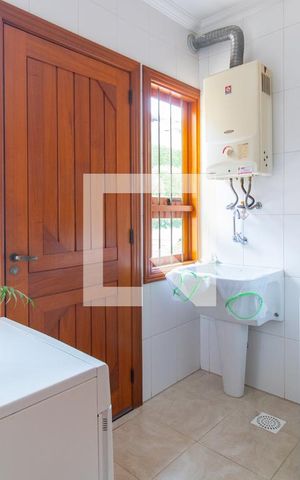 Casa à venda com 385m², 3 quartos e 4 vagas Casa à venda com 385m², 3 quartos e 4 vagasÁrea de Serviço