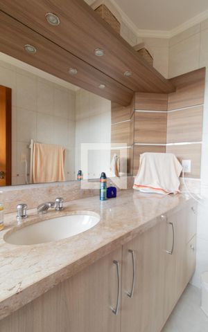 Casa à venda com 385m², 3 quartos e 4 vagas Casa à venda com 385m², 3 quartos e 4 vagasBanheiro do Quarto 2