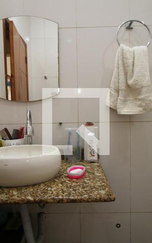 Casa à venda com 327m², 2 quartos e 2 vagasBanheiro
