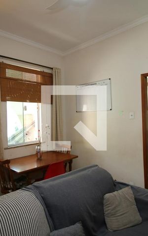Casa à venda com 327m², 2 quartos e 2 vagasSala