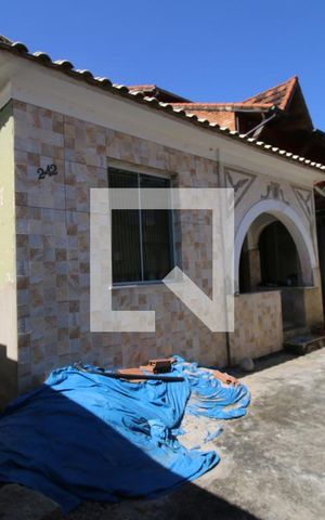 Casa à venda com 327m², 2 quartos e 2 vagasFachda e Quintal