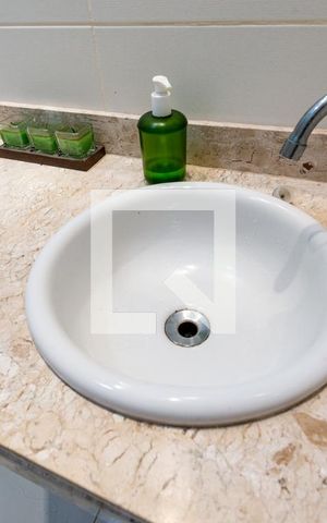 Casa à venda com 329m², 5 quartos e 4 vagas Casa à venda com 329m², 5 quartos e 4 vagasBanheiro 1