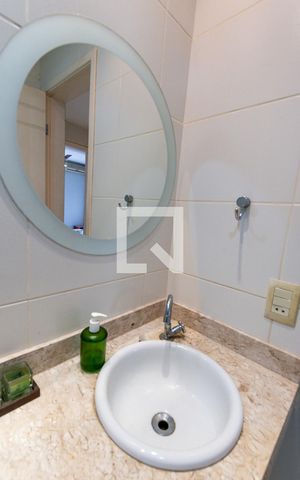 Casa à venda com 329m², 5 quartos e 4 vagas Casa à venda com 329m², 5 quartos e 4 vagasBanheiro 1