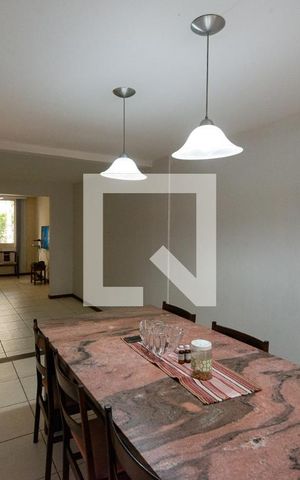 Casa à venda com 329m², 5 quartos e 4 vagas Casa à venda com 329m², 5 quartos e 4 vagasSala 2