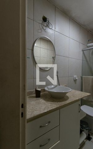 Casa à venda com 329m², 5 quartos e 4 vagas Casa à venda com 329m², 5 quartos e 4 vagasBanheiro da Suíte 2