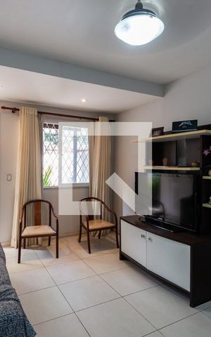 Casa à venda com 329m², 5 quartos e 4 vagas Casa à venda com 329m², 5 quartos e 4 vagasSala 1