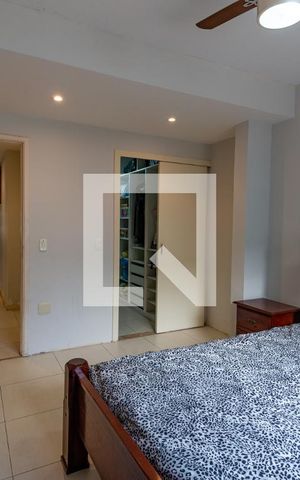 Casa à venda com 329m², 5 quartos e 4 vagas Casa à venda com 329m², 5 quartos e 4 vagasQuarto 2 - Suíte