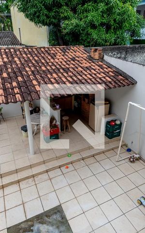 Casa à venda com 329m², 5 quartos e 4 vagas Casa à venda com 329m², 5 quartos e 4 vagasVista da Varanda
