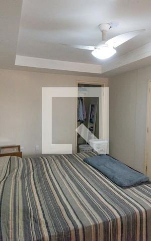 Casa à venda com 329m², 5 quartos e 4 vagas Casa à venda com 329m², 5 quartos e 4 vagasQuarto 4 - Suíte