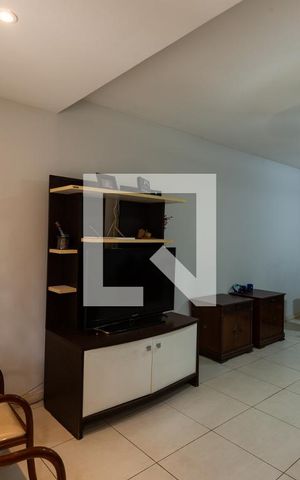Casa à venda com 329m², 5 quartos e 4 vagas Casa à venda com 329m², 5 quartos e 4 vagasSala 1
