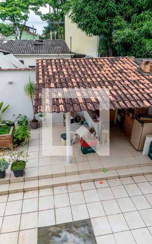 Casa à venda com 329m², 5 quartos e 4 vagas Casa à venda com 329m², 5 quartos e 4 vagasVista da Varanda
