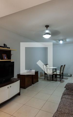 Casa à venda com 329m², 5 quartos e 4 vagas Casa à venda com 329m², 5 quartos e 4 vagasSala 1