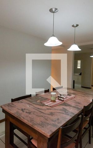 Casa à venda com 329m², 5 quartos e 4 vagas Casa à venda com 329m², 5 quartos e 4 vagasSala 2
