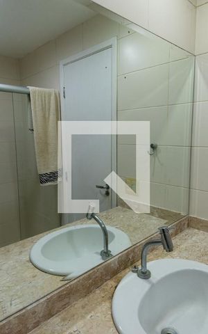 Casa à venda com 329m², 5 quartos e 4 vagas Casa à venda com 329m², 5 quartos e 4 vagasBanheiro da Suíte 1