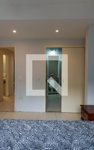 Casa à venda com 329m², 5 quartos e 4 vagas Casa à venda com 329m², 5 quartos e 4 vagasQuarto 2 - Suíte