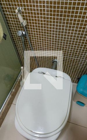 Casa à venda com 329m², 5 quartos e 4 vagas Casa à venda com 329m², 5 quartos e 4 vagasBanheiro da Suíte 1