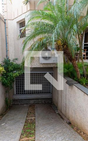 Casa à venda com 640m², 5 quartos e 4 vagas Casa à venda com 640m², 5 quartos e 4 vagasGaragem